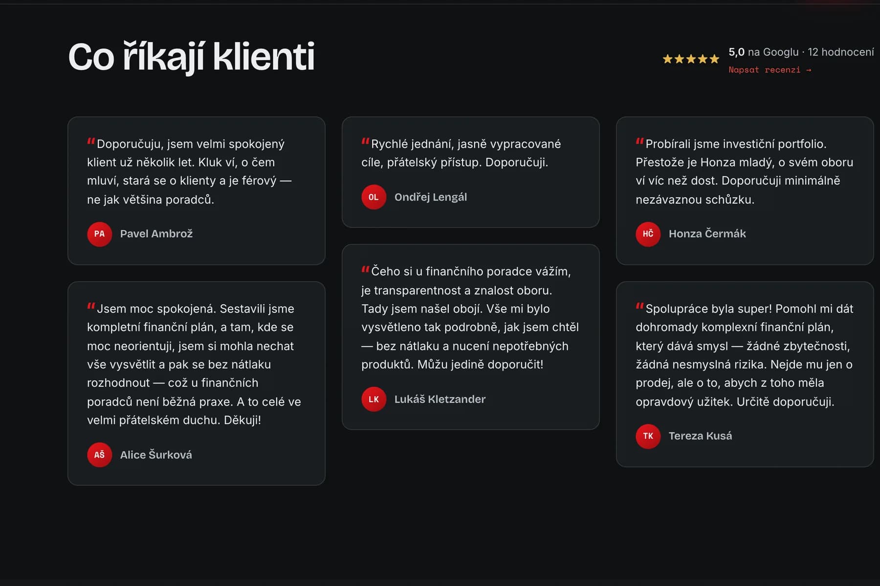 Sekce Co říkají klienti: hodnocení 5,0 na Googlu z 12 recenzí a šest karet s citacemi klientů